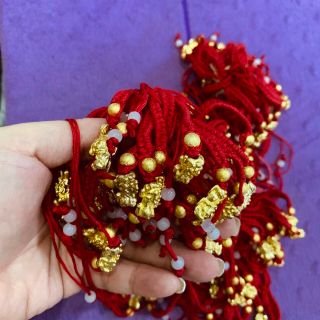 Vòng tỳ hưu vàng chỉ đỏ