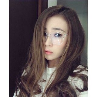 V gọng trong chân vàng bạc