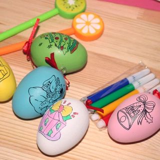 bán buôn sỉ bộ trứng tô màu gồm 1 trứng và 4 bút giá sỉ 5800đ/1 bộ