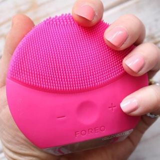 Máy rửa mặt foreo sạc điện