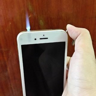 BẬT LỬA KHÈ HÌNH ĐIỆN THOẠI IPHONE 8 PLUS CÓ ĐÈN PIN