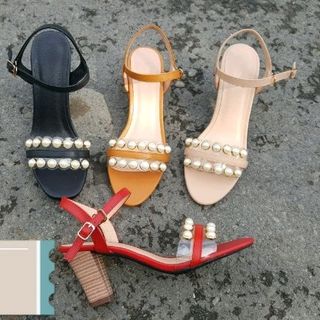 Sandal d8i1nh ngọc trai mũi quai trong
