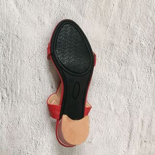 Giày sandal quai bản đính khóa 5p7p