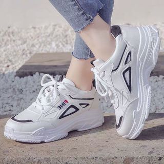 Giày ba ta