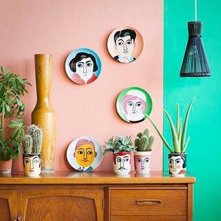 Móc treo đĩa lên tường