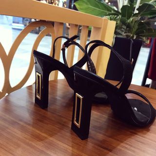 Giày cao got cách điệu