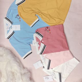 Áo thun cổ bẻ hình
