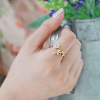 AH21 Nhẫn hoa mai đính đá