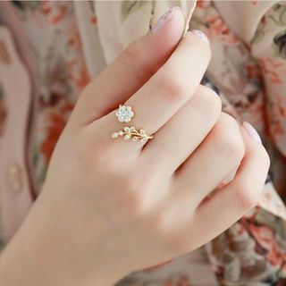 AH21 Nhẫn hoa mai đính đá