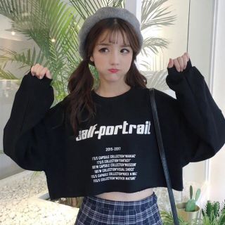 Áo croptop thun tay dài màu đen