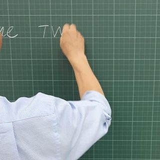 Bảng từ xanh viết phấn kẻ ô li Tiểu học KT 06x08m