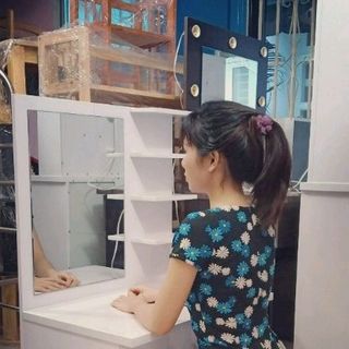 bàn trang điểm nhựa Đài Loan ngồi bệt dài 70cm TẶNG THẢM LÔNG