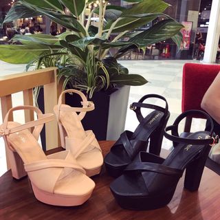 Giày sandal cao gót vuông