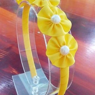 Cài tóc hoa xinh cho bé trên 1 tuổi