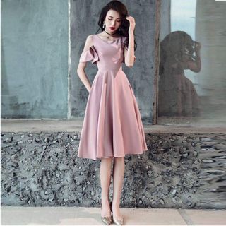Đầm Xòe Cut Out Vai Cổ Tim