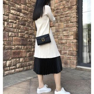 Túi xách đầu rồng đá đen