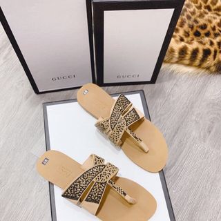 Dép kẹp hình cánh bướm siêu kute