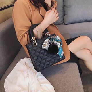 Túi xách kèm phụ kiện
