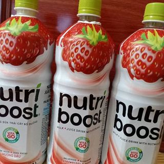 Sữa trái cây dâu Nutri Boost đóng chai dung tích 1lít giá sỉ