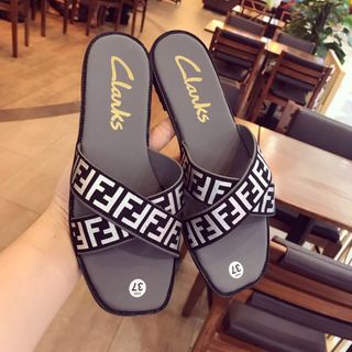 Dép quai chéo nữ giá rẻ