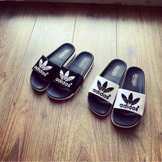 Dép quai ngang mang cặp nam nữ