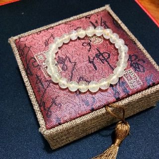 vòng đá phong thủy thạch anh tóc trắng sezi 8 ly