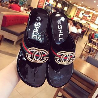 Dép kẹp cuồng đá