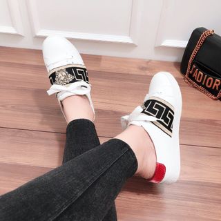 Bata sục