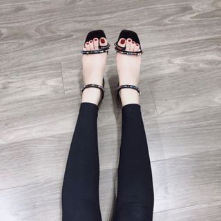 Giày sandal đá màu cao gót