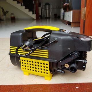máy rửa xe áp lực 1800w