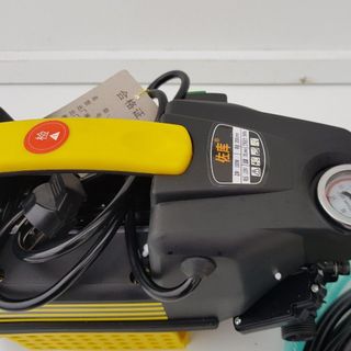 máy rửa xe áp lực 1800w