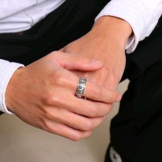 Nhẫn úm ma ni bát mi hồng
