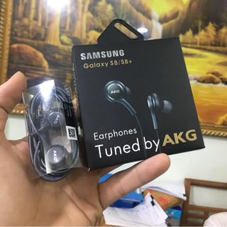 Tai nghe AKG