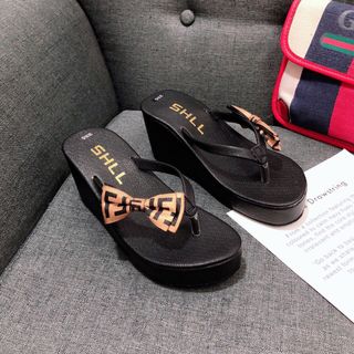 Dép xuồng gan nơ
