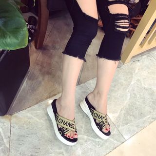 Dép quai chéo đế cao