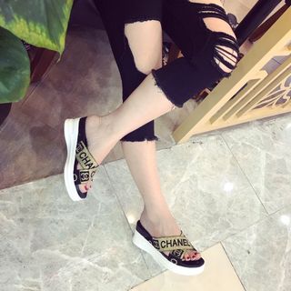 Dép quai chéo đế cao