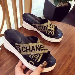 Dép quai chéo đế cao