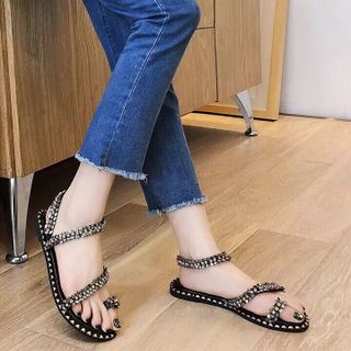 Sandal xoắn đá