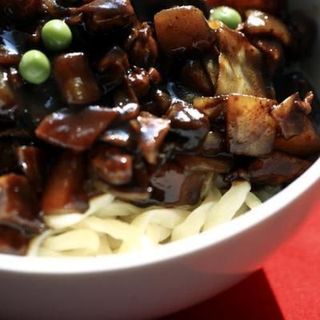 Sốt Tương Đen nấu Mì Chunjang 250g