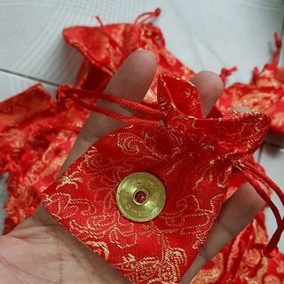 Túi gấm nhỏ dùng để đựng trang sức hay tiền xu may mắn