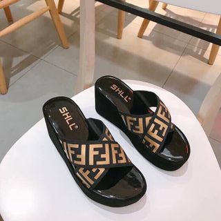 Dép xuồng quai chéo