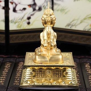Tượng bồ tát nghìn tay trưng bày xe hơi cầu bình an