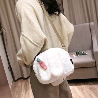 túi đeo hình tai thỏ