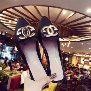 Dép sục chất da