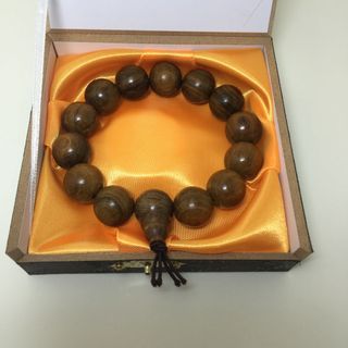 Vòng tay bách xanh