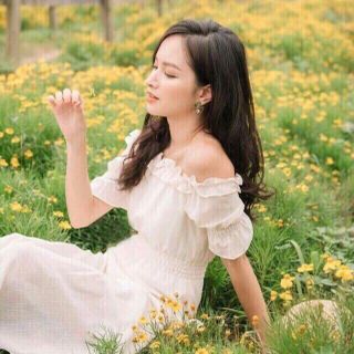 đầm trễ vai 2 màu trắng xanh siêu xinh