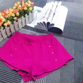 Quần tập đùi nút