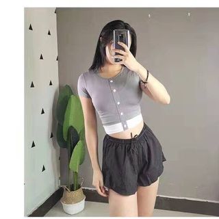 Áo tập croptop nút