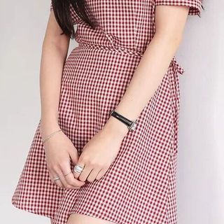 đầm caro cổ vuông tà đắp chéo