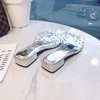 Đe quai ng đinh thấp
